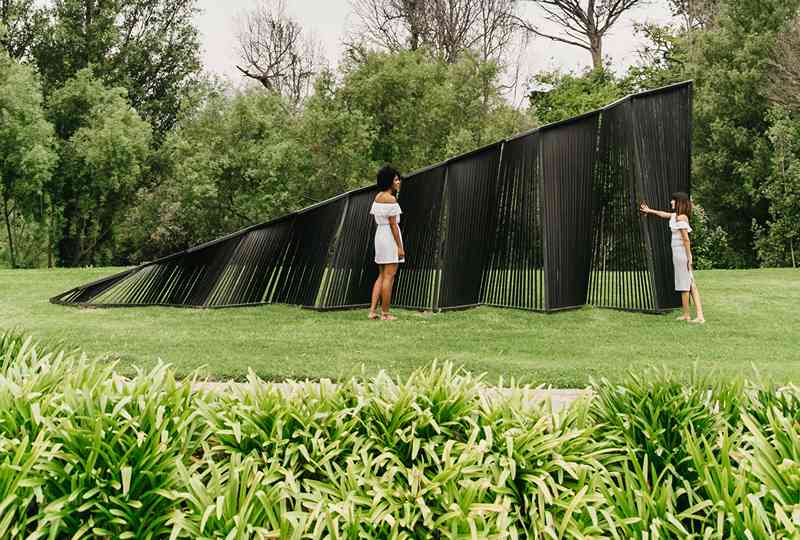Spier-Art-Illusionistic-Bend-Sculpture-1 (2)_W (1)